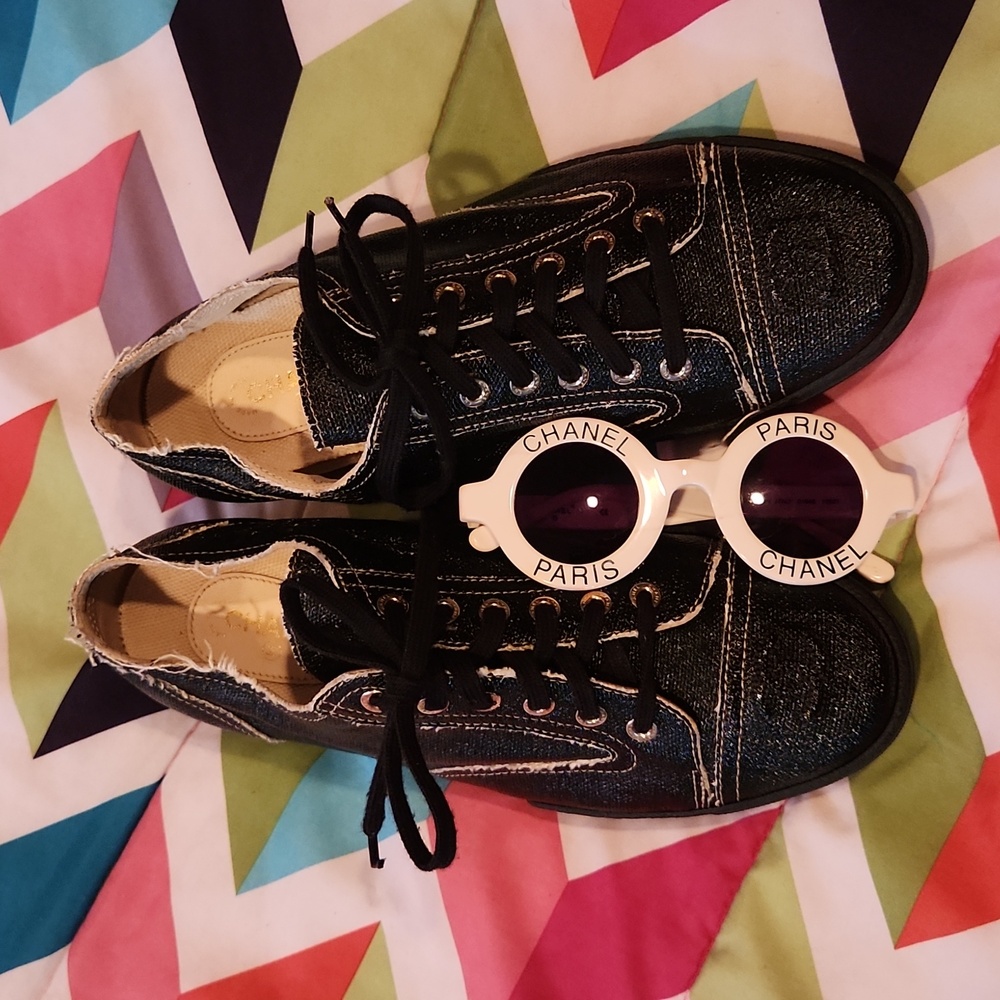 CHANEL BLACK  FABRIC SHOES WITH THE "CC" logo on the tip! , barely worn!